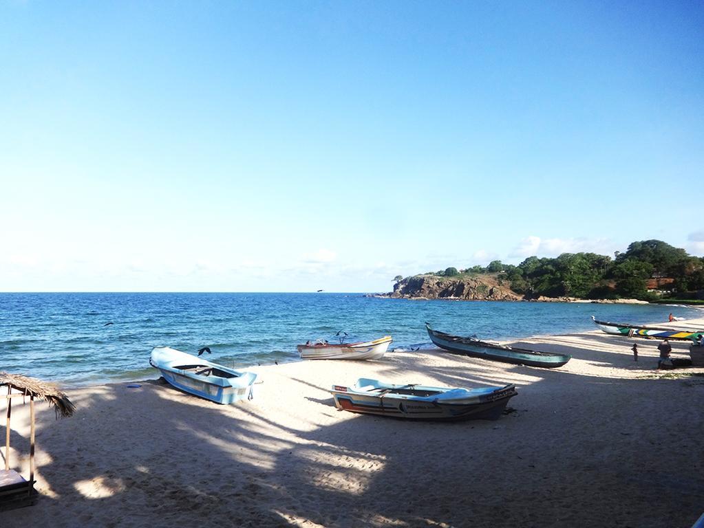 Dutch Bay Beach Cottages Тринкомали Экстерьер фото